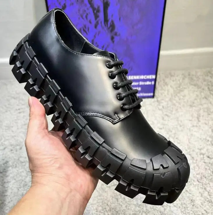 2023 Kuhleder Nieten Freizeitschuhe Mode Dicke Ferse Herren Anzugschuhe